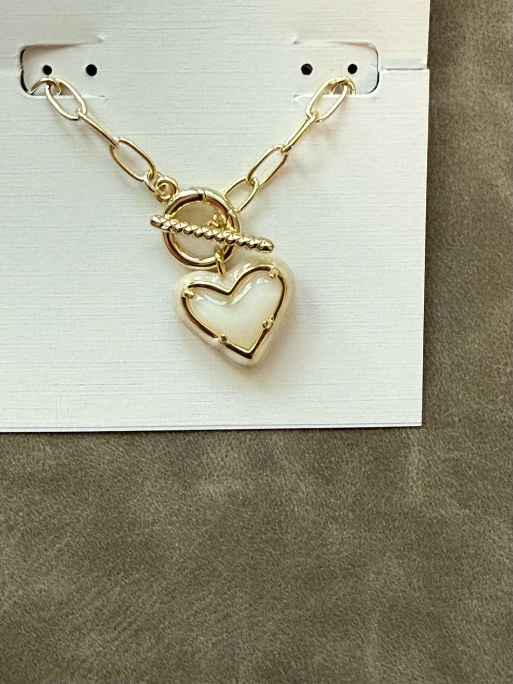 Kendra Scott Ari Gold Heart Toggle Pendant Necklace NEW - Picture 2 of 3